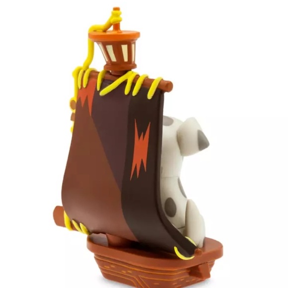 Disney’s Pirates of the Caribbean Guard Dog Vinyl Figurine - NIB - Picture 4 of 9